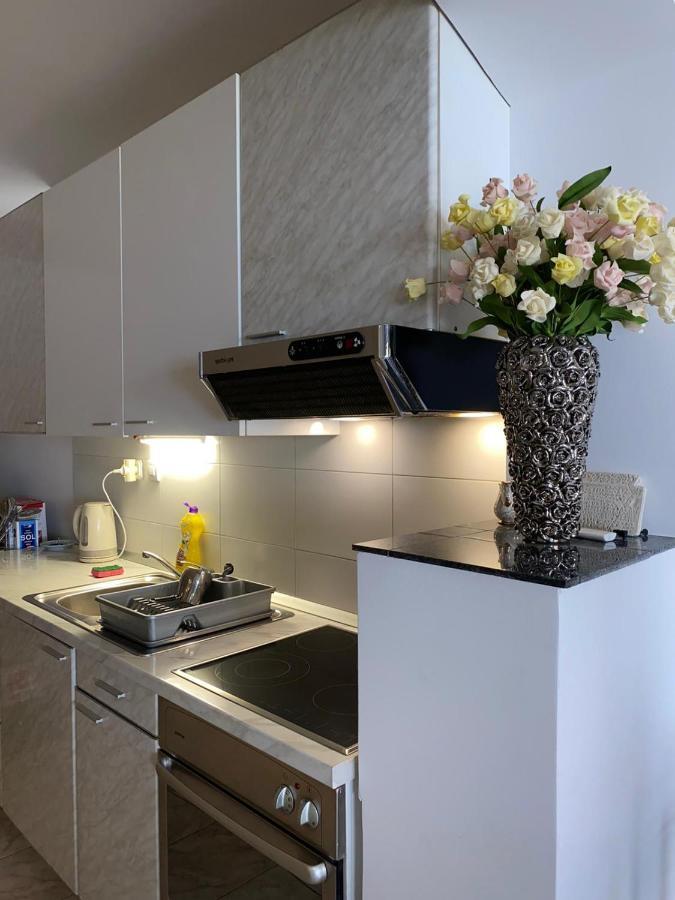 Beach Apartments Mika Локва-Рогозница Экстерьер фото