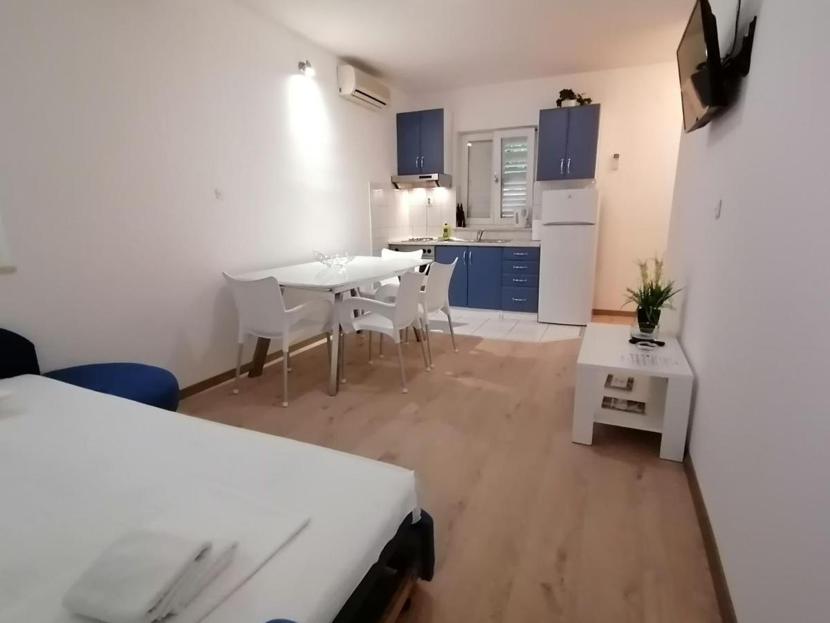 Beach Apartments Mika Локва-Рогозница Экстерьер фото
