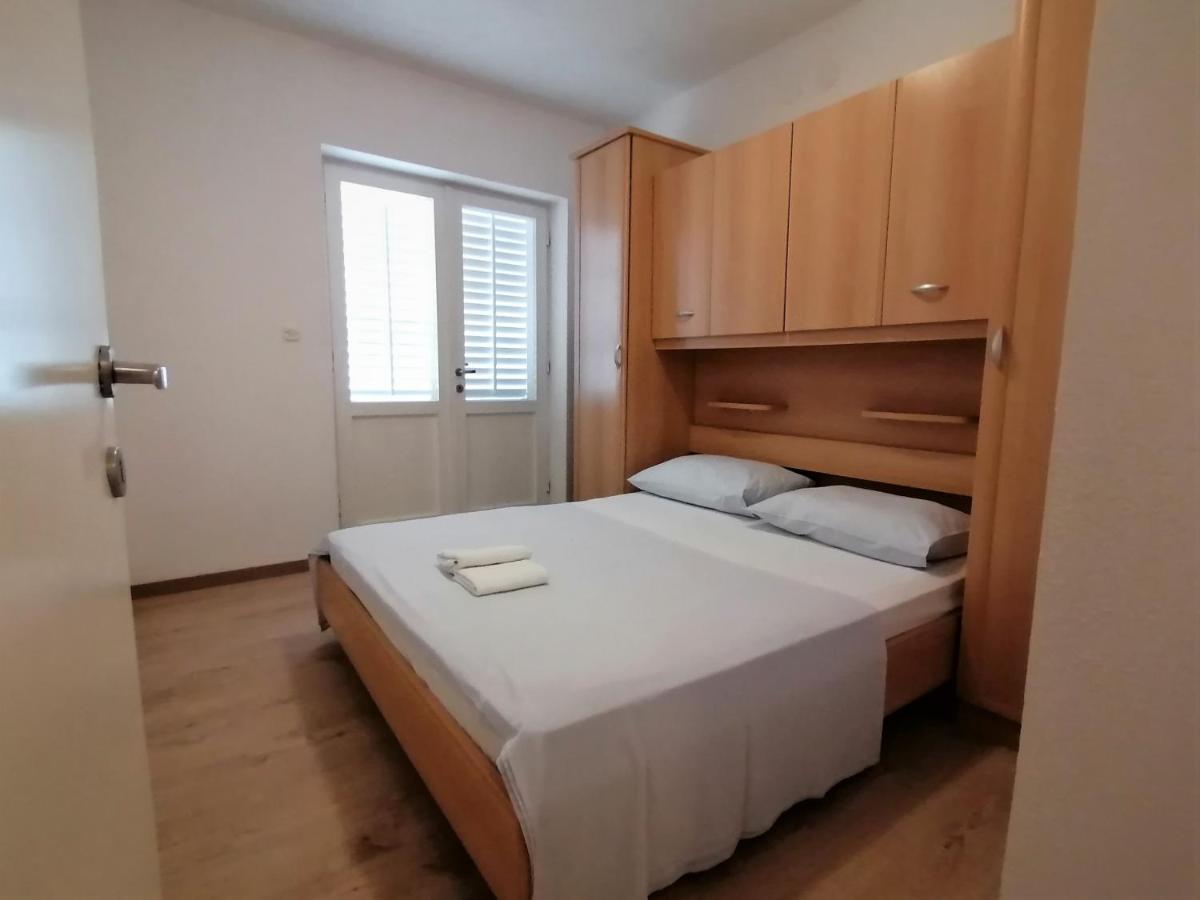Beach Apartments Mika Локва-Рогозница Экстерьер фото
